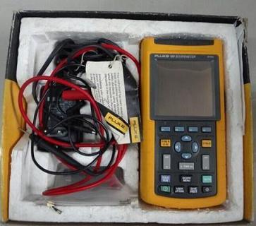 福禄克80系列V型万用表 83V万用表 87V数字电压表